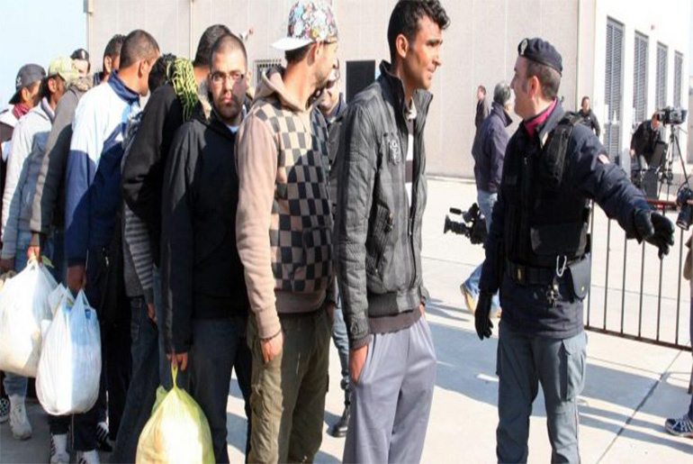الاجئين في ايطاليا:   و الحلول  الترقيعية ريثما تأتي الجذرية و تطبيق يهدف للحد من معاناتهم