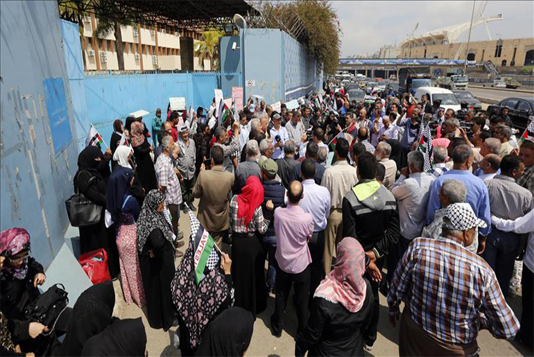 نتانياهو يطالب بإغلاق وكالة الغوث انروا و ترامب يقطع 80 بالمائة من المساعدات المرصودة للوكالة من اجل الاجئين الفلسطنيين