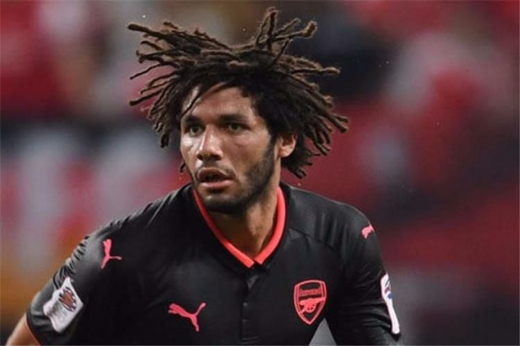 المصري محمد النني  يقود فريقه  إلى الدور النصف النهائي لكأس الإتحاد الأوروبي