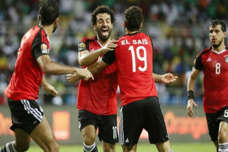 التشكيلة الرسمية للمنتخبين المصري والروسي