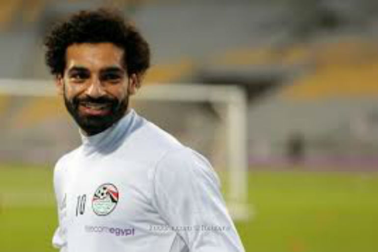 الجهاز الفني للمنتخب المصري ينهي الجدل حول مشاركة صلاح أمام الأوروجواي
