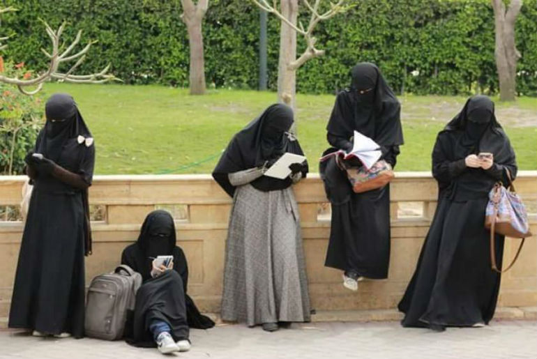 هولندا : رسميا.. إقرار حظر النقاب بالأماكن العامة