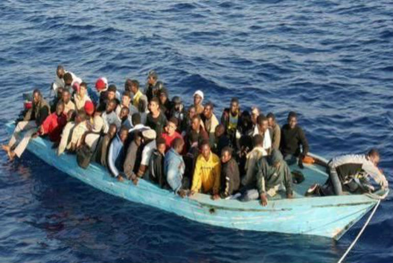 تونس : السلطات تستقبل 40 مهاجرا بعد انتظار دام أسبوعين قبالة سواحلها
