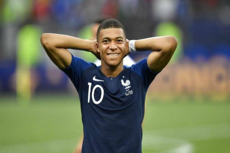 مبابي يستبعد صلاح  و ميسي من قائمة أفضل لاعب في العالم