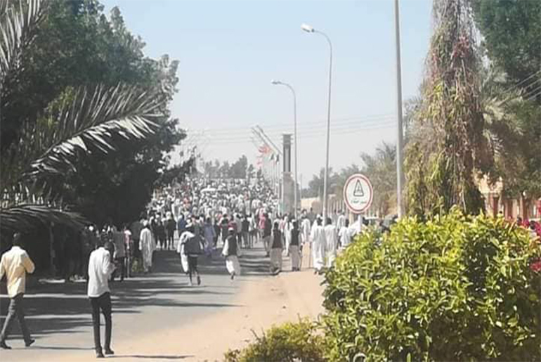 السودان تعلن حالة الطوارئ بعد تفاقم الإحتجاجات و تسجيل 8 قتلى رميا بالرصاص