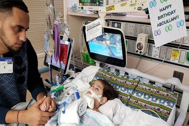 بعد قرار ترامب منع مواطني ست بلدان مسلمة من دخول أمريكا..الأم اليمنية تتمكن من دخول الولايات المتحدة من أجل آخر لقاء مع ابنها الميت سريريا