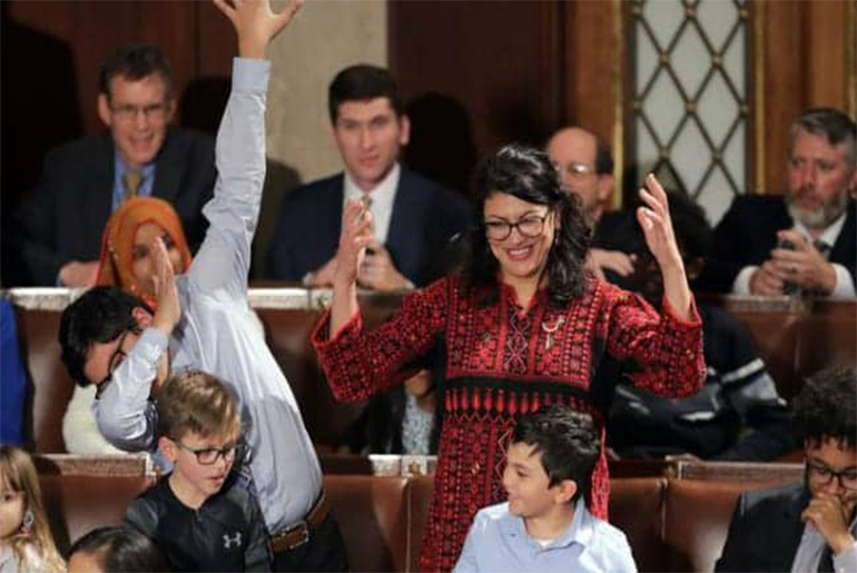 رشيدة طليب ترتدي العباءة الفلسطينية في الكنغرس