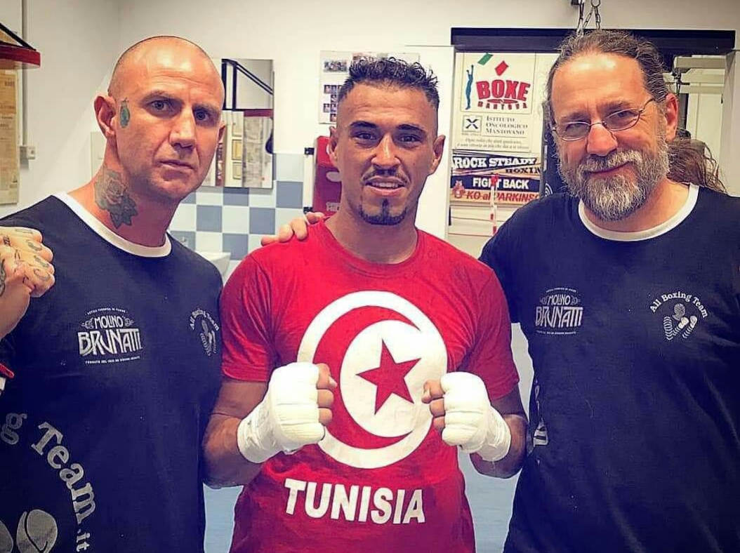 الملاكم التونسي محمد الخلادي يستعد لخوض مباراة مصيرية ضد الإيطالي مارسيلو ماتانو من أجل التتويج بحزام بطل المتوسط