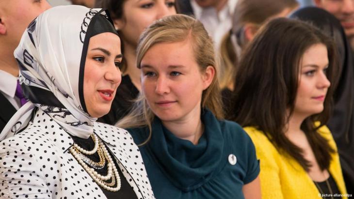 ألمانيا : برلين تسمح للمعلمات المسلمات بارتداء الحجاب